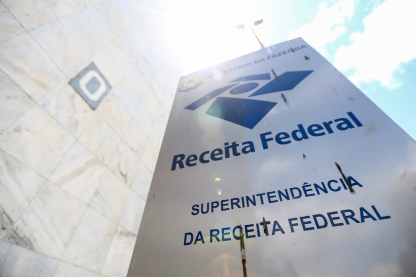 Receita Federal se cala sobre crise