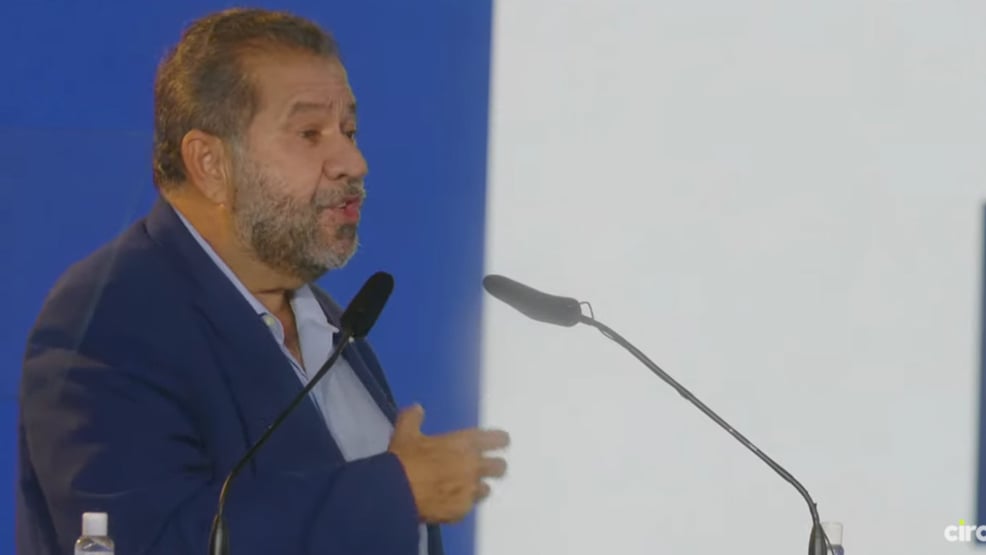 Carlos Lupi apresenta notícia-crime contra ministro da Defesa