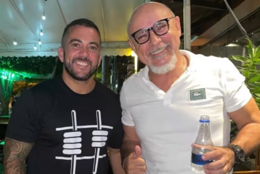 Depois de brigar com Carluxo, deputado posta foto com Queiroz