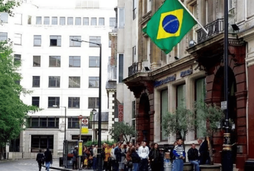 Prédio do Consulado brasileiro em Londres poderá ter boate de striptease