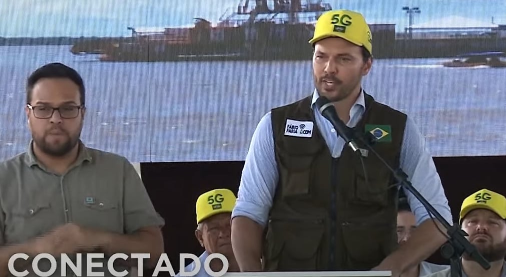 Faria tenta convencer que Jair Bolsonaro não é contra vacina