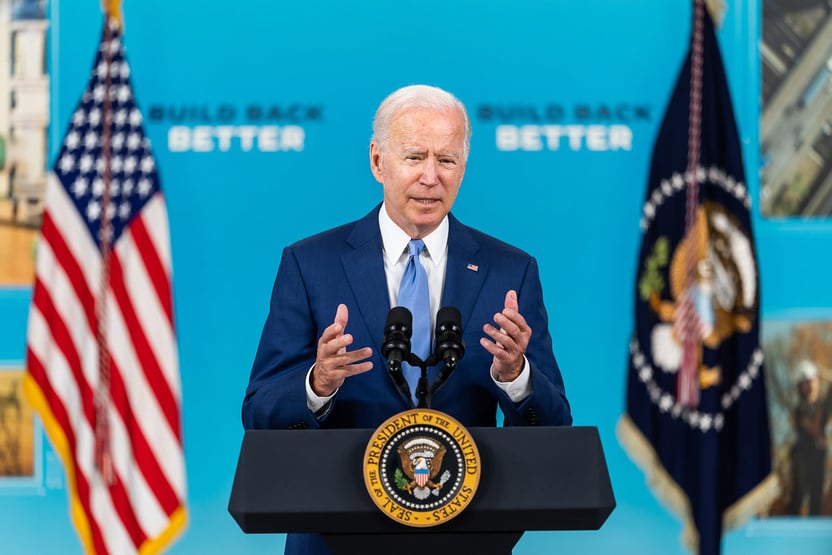 “Decepcionado” com Suprema Corte, Biden pede que empresas obriguem vacinação