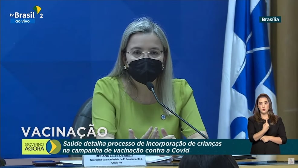 Secretária de Covid teima em insistir que pais procurem médico antes de vacinar crianças