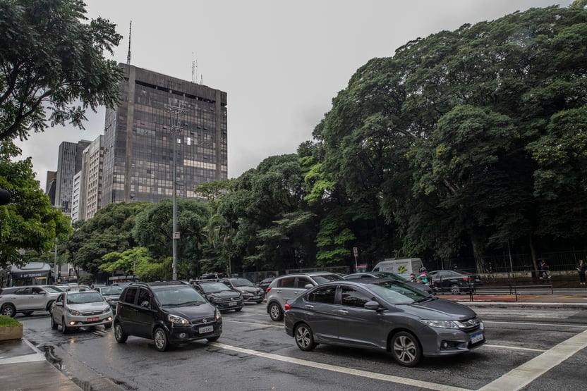 Após PEC kamikaze, senador promete texto para motoristas de aplicativos e mototaxistas
