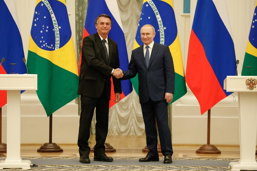 Bolsonaro compartilha mensagem que prega “Nova Ordem Mundial” e exalta Rússia