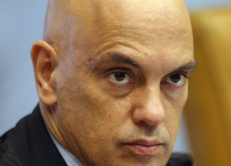 Moraes dá 48 horas para PGR se manifestar sobre indulto a Daniel Silveira