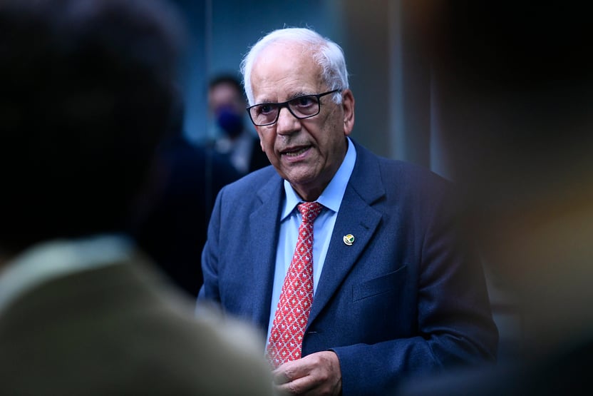 Oriovisto Guimarães retira assinatura da CPI do MEC