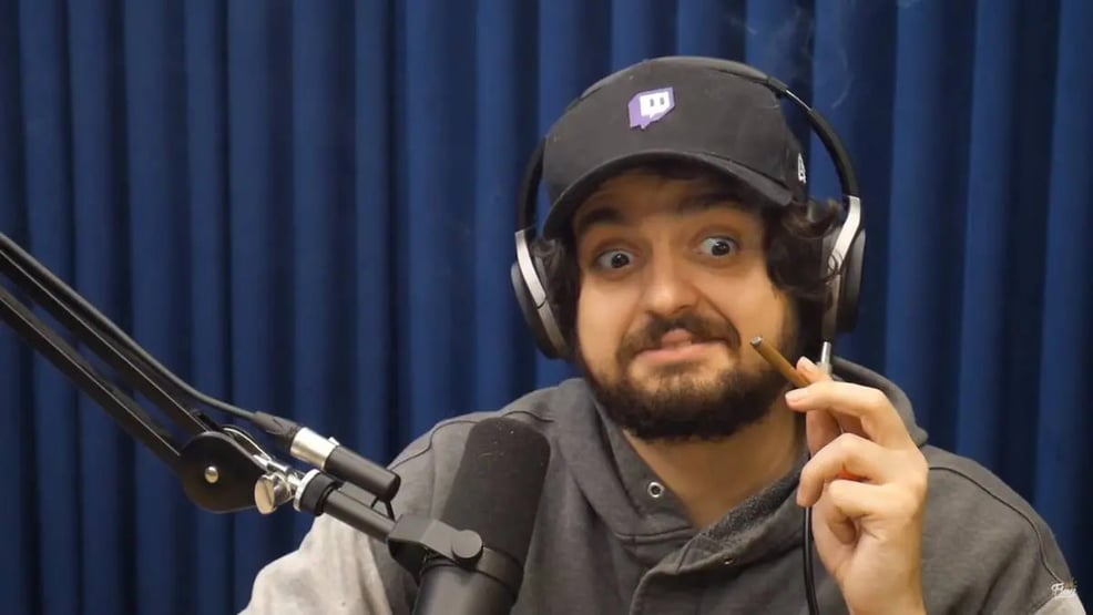 Site de acompanhantes suspende patrocínio do Flow Podcast