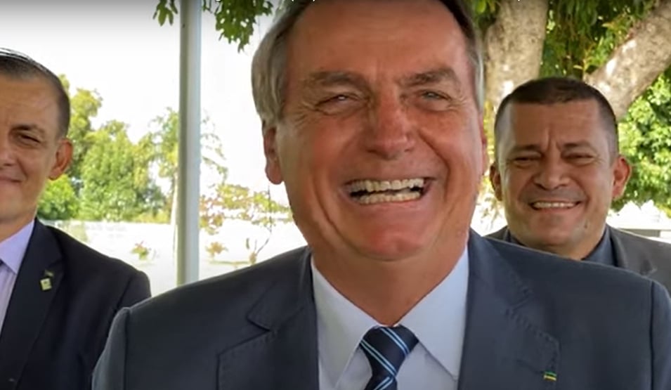 Bolsonaro silencia sobre ataques russos: “Não vi o jogo do Palmeiras, eu dormi”