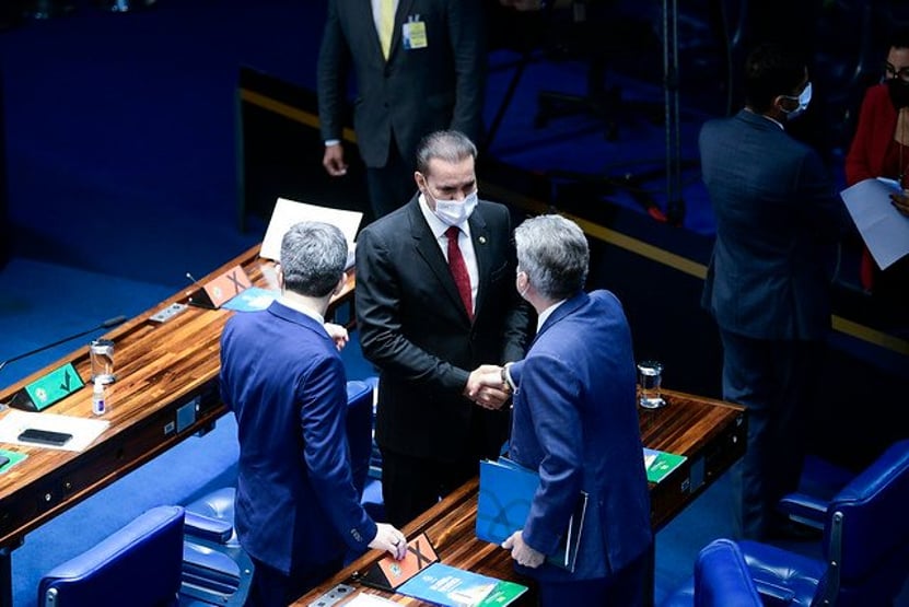 Crusoé: lobby versus lobby