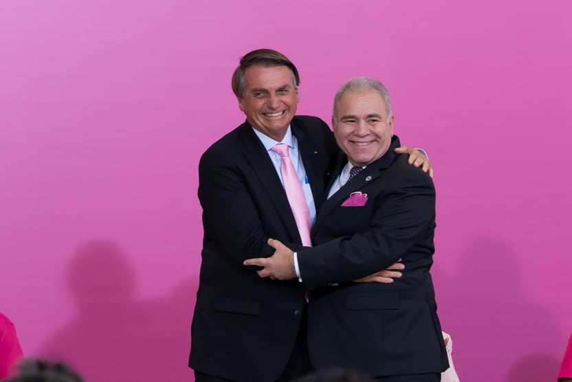 Apesar de decreto, Congresso deve derrubar veto ao PL sobre distribuição de absorventes