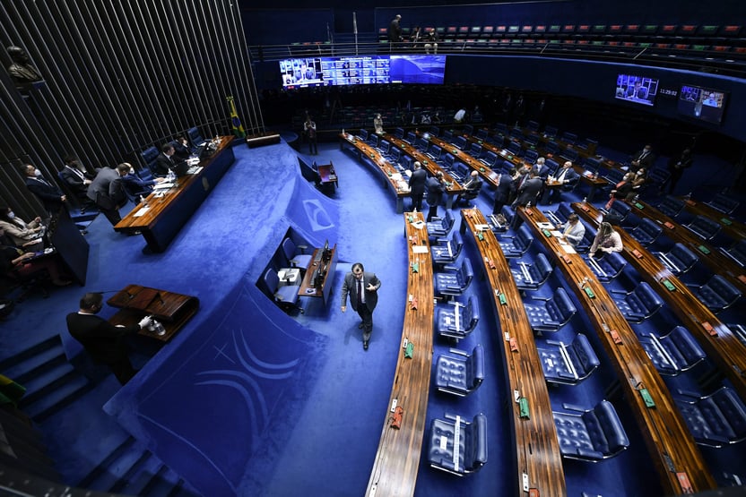 Senado aprova piso permanente de R$ 400 para Auxílio Brasil