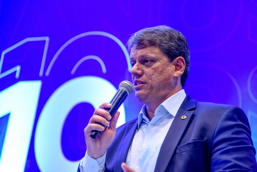 MP pede nova investigação sobre domicílio eleitoral de Tarcísio de Freitas