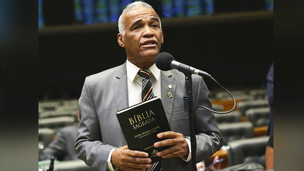Câmara aprova urgência de proposta que proíbe alterações nos textos da Bíblia