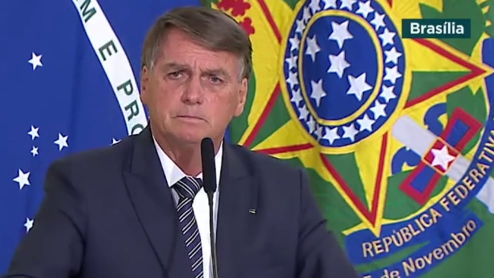 Bolsonaro chama Dilma de presidanta e diz que “quadrilha quer voltar”