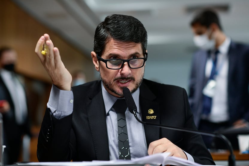 Ameaças a senadores antiarmas foram feitas por CACs, diz relator