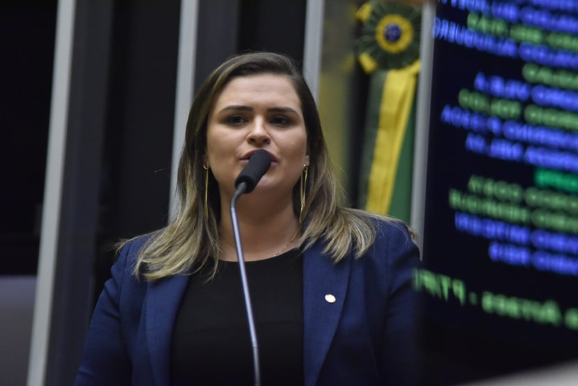 PT de Pernambuco expulsa filiados que apoiam Marília Arraes