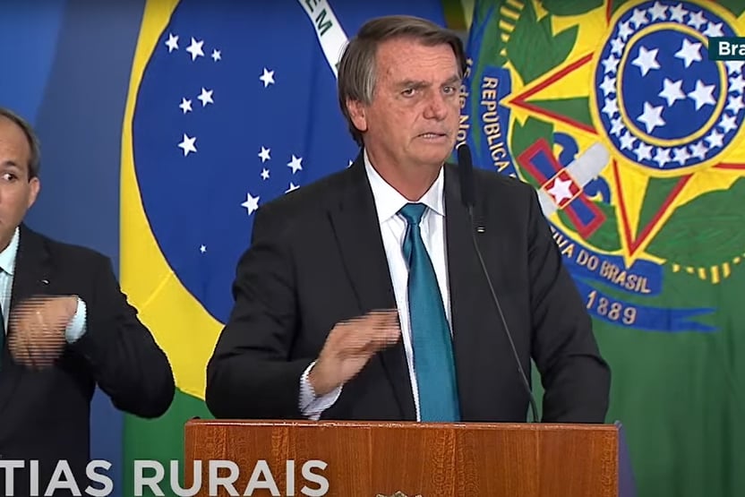 Bolsonaro defende que Petrobras desfaça reajuste: “Que volte aos níveis da semana passada”