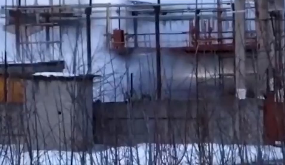Ataque russo a fábrica em Sumy provoca vazamento de amônia