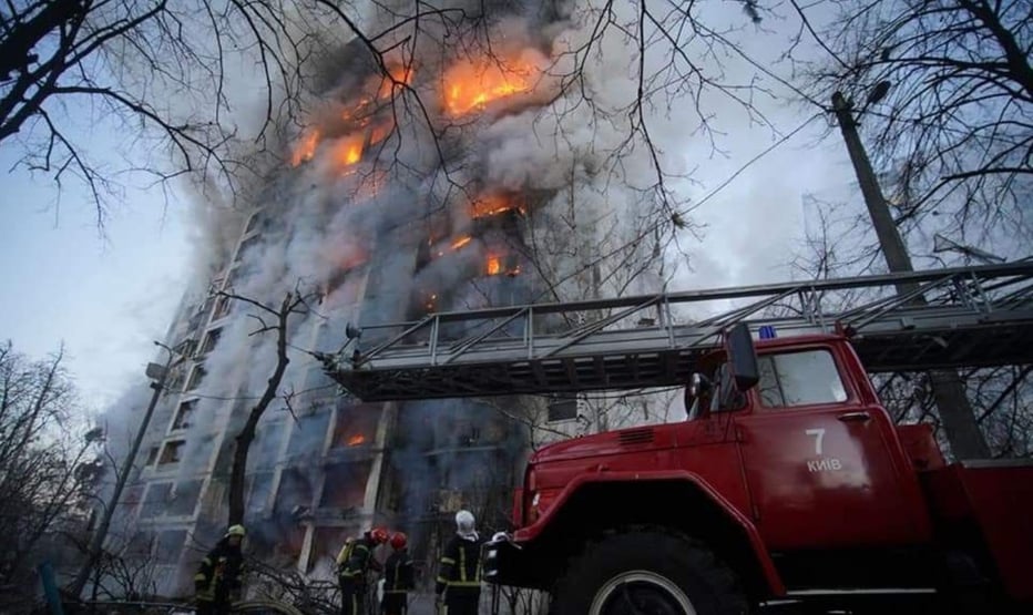 Bombardeios russos destroem fábrica de armas em Kiev
