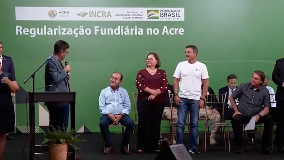 Governador e prefeito trocam farpas em frente a Jair Bolsonaro; assista