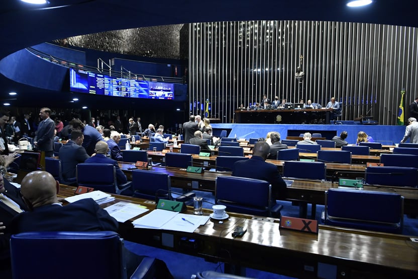 Governistas pressionam Congresso por impeachment de ministros do STF