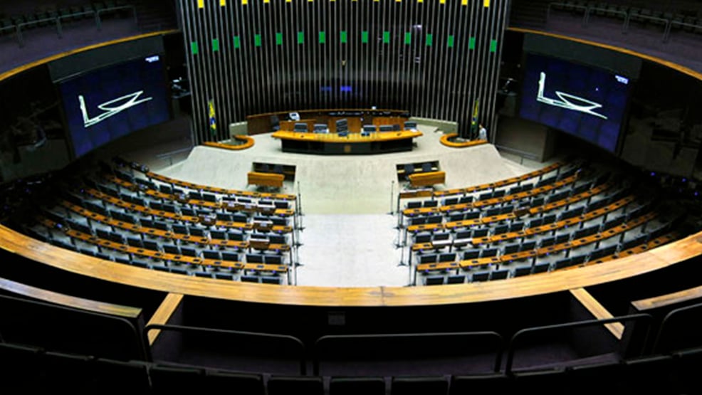 Com eleições, deputados querem jogar aumento na conta de luz para 2023