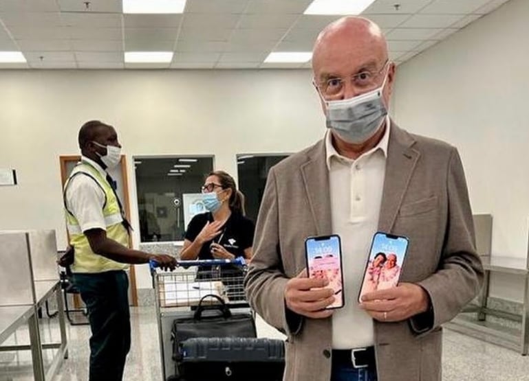 Salim Mattar é parado pela Receita por não ter nota fiscal de celulares