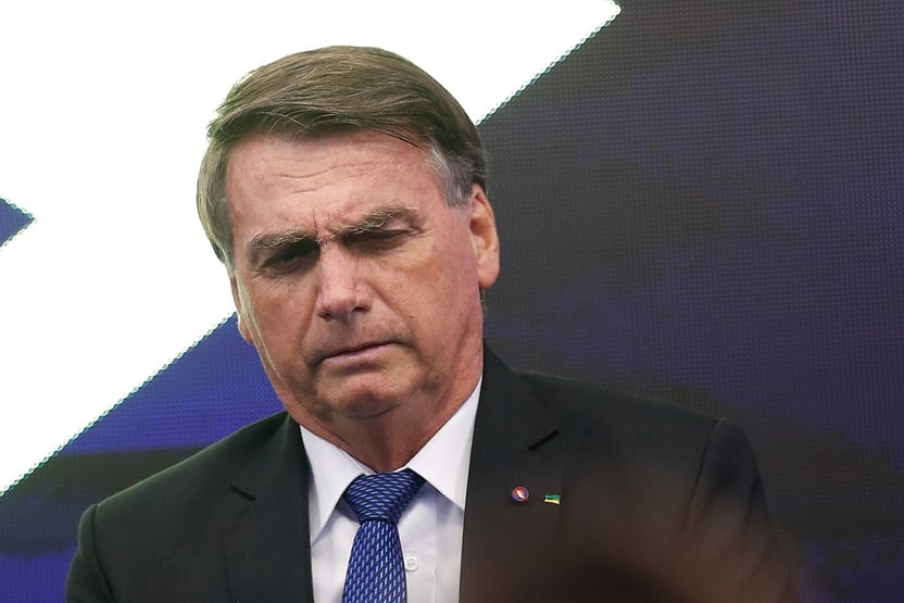 Bolsonaro diz se sentir “presidiário sem tornozeleira eletrônica”