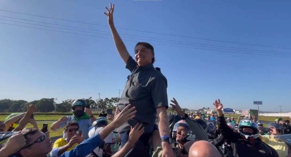 Bolsonaro late ou morde?