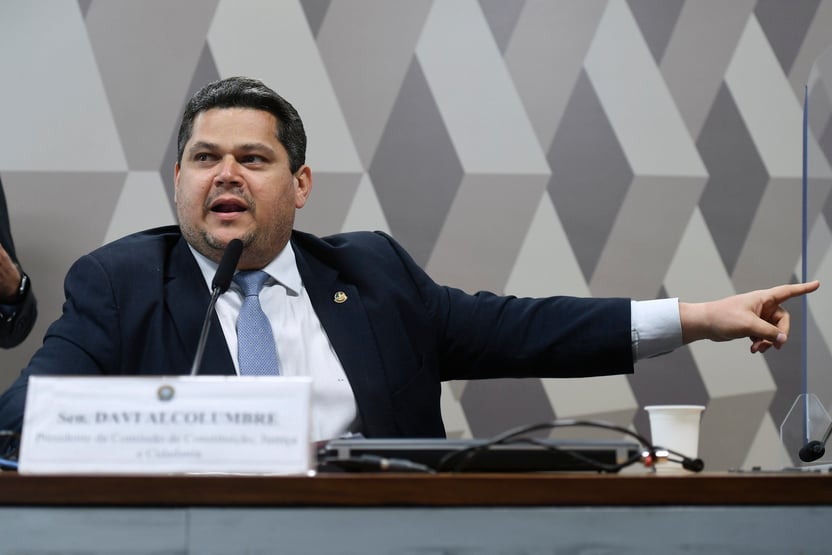 Alcolumbre cancela sessão de votação da reforma tributária na CCJ