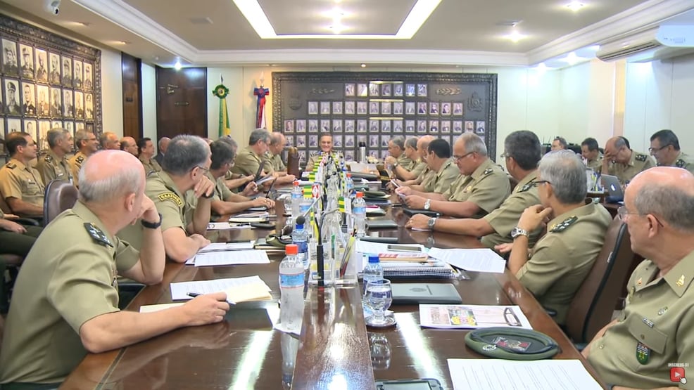 Crusoé: A marcha dos militares de volta ao poder