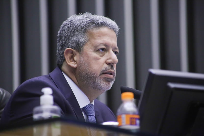 Congresso avalia taxar exportação de petróleo para conter alta do combustível