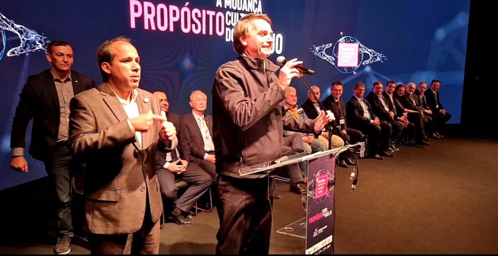“Papai do céu nos ajudou”, diz Bolsonaro sobre decisão do ICMS
