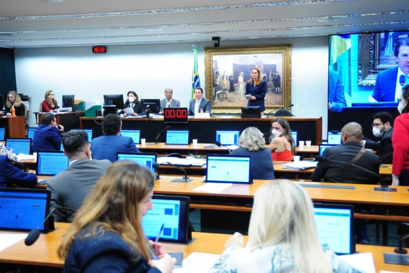 Ao vivo: CCJ debate PEC para impedir punição de aposentadoria compulsória a magistrados