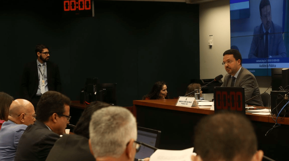 Presidente do FNDE diz ter escutado “conversas tortas” sobre pastores no MEC