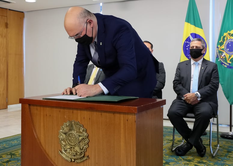 Defesa de Milton Ribeiro pede que TRF anule decisão de 1ª instância que o levou para prisão