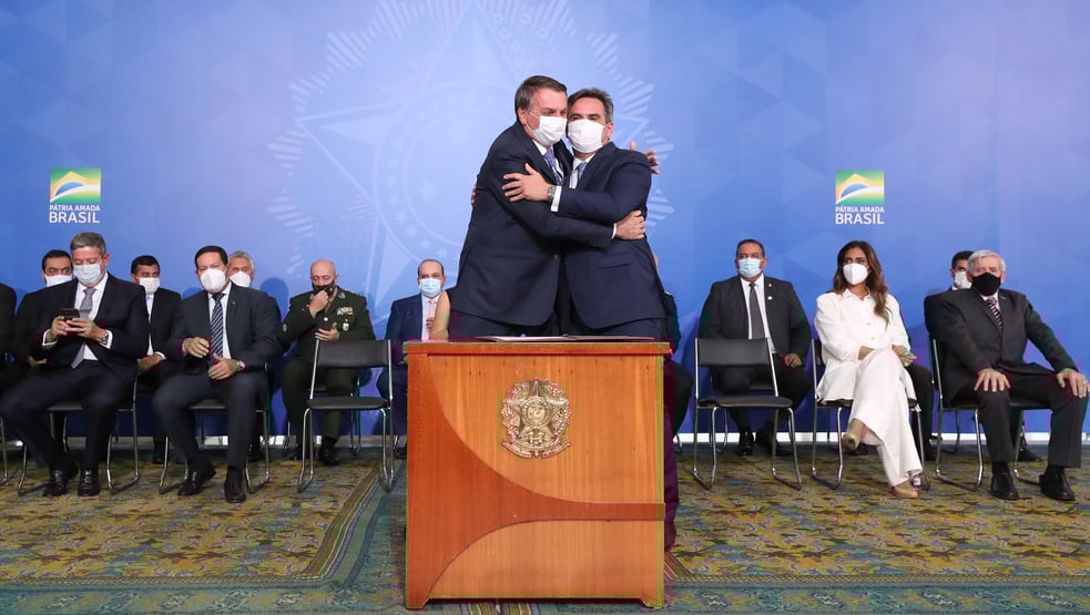 Bolsonaro destina uma em cada cinco ambulâncias ao Piauí de Ciro Nogueira
