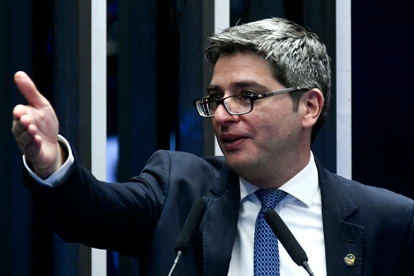 Bolsonaro indica Carlos Portinho para liderança do governo no Senado