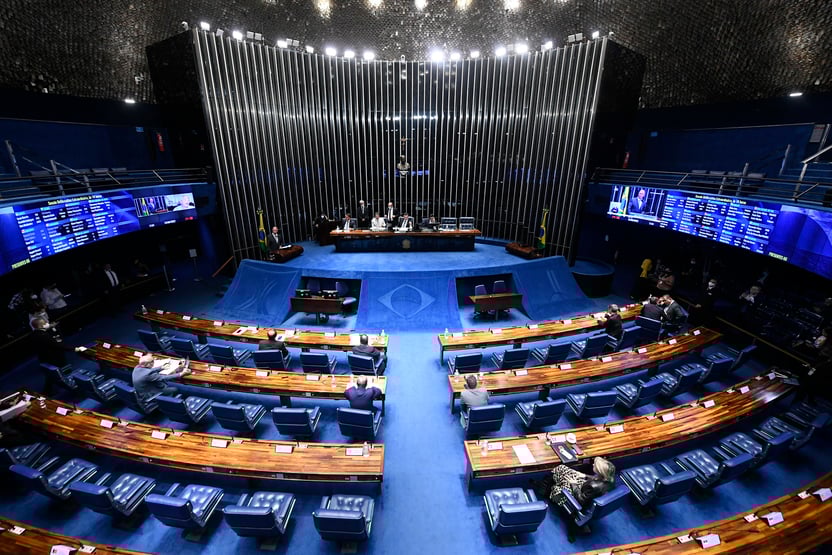 Senado aprova “boiadinha” que isenta estado de fiscalização sanitária