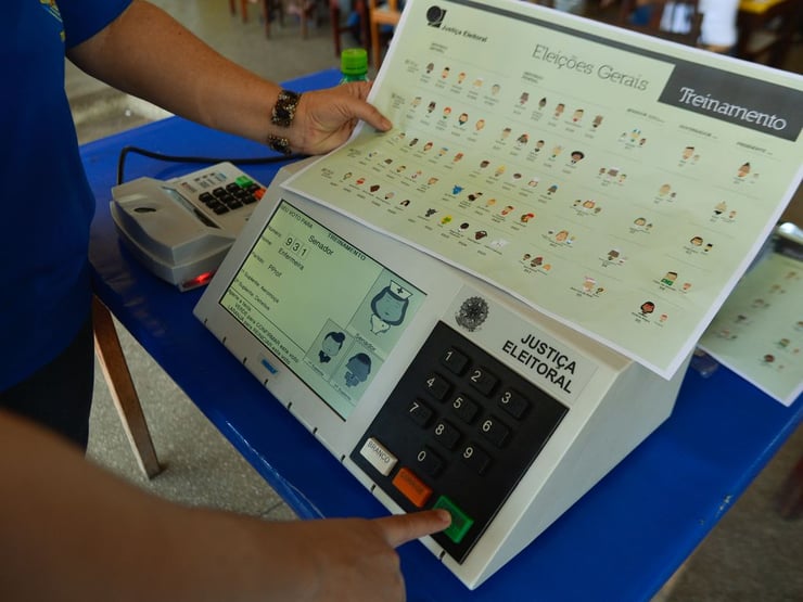TSE abrirá urna eletrônica em rede social