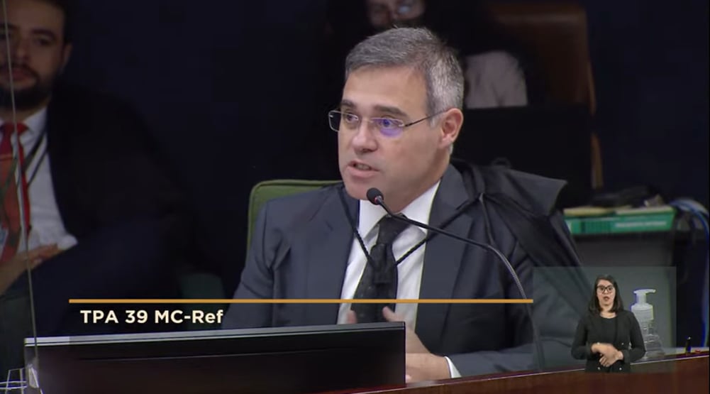2×0 – André Mendonça vota contra cassação deputado bolsonarista