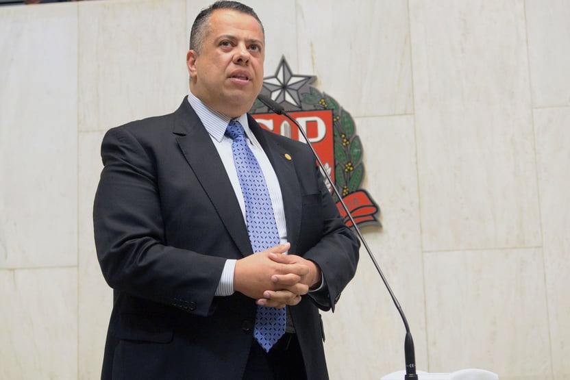 MP Eleitoral denuncia deputado que ameaçou pôr “cabresto” em parlamentar negra