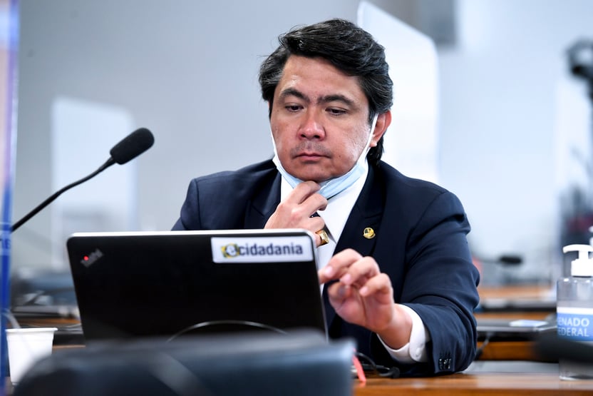 Urgente: senadores conseguem assinaturas para a CPI do MEC