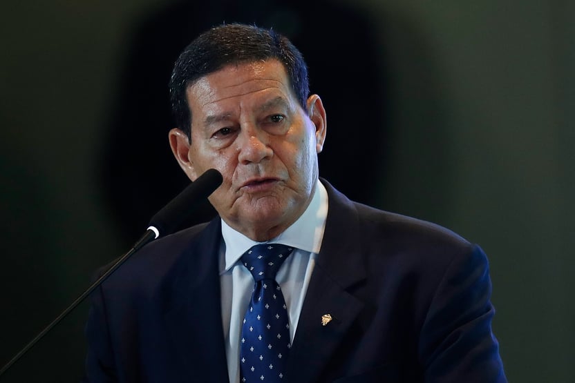 Mourão diz que Bolsonaro escolheu Braga Netto para ser o novo vice por “gostar do trabalho dele”