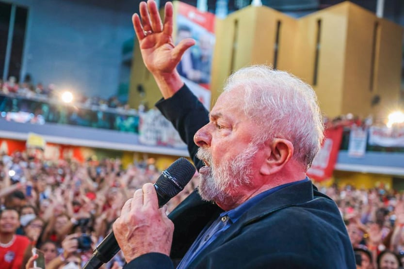 Lula, de novo, fala em “regular” meios de comunicação