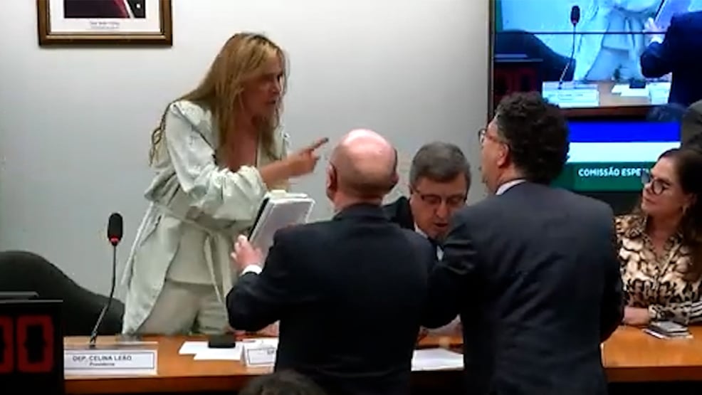 Tumulto marca votação de PEC kamikaze na Câmara; assista