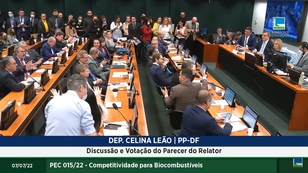“PT é contra ou a favor do Auxílio Brasil?”