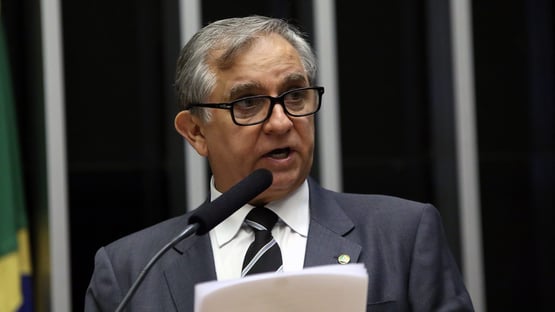 Senado debate projeto que blinda partidos