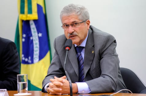 Deputado governista, sobre 3ª via: “É o mesmo que acreditar em Papai Noel”